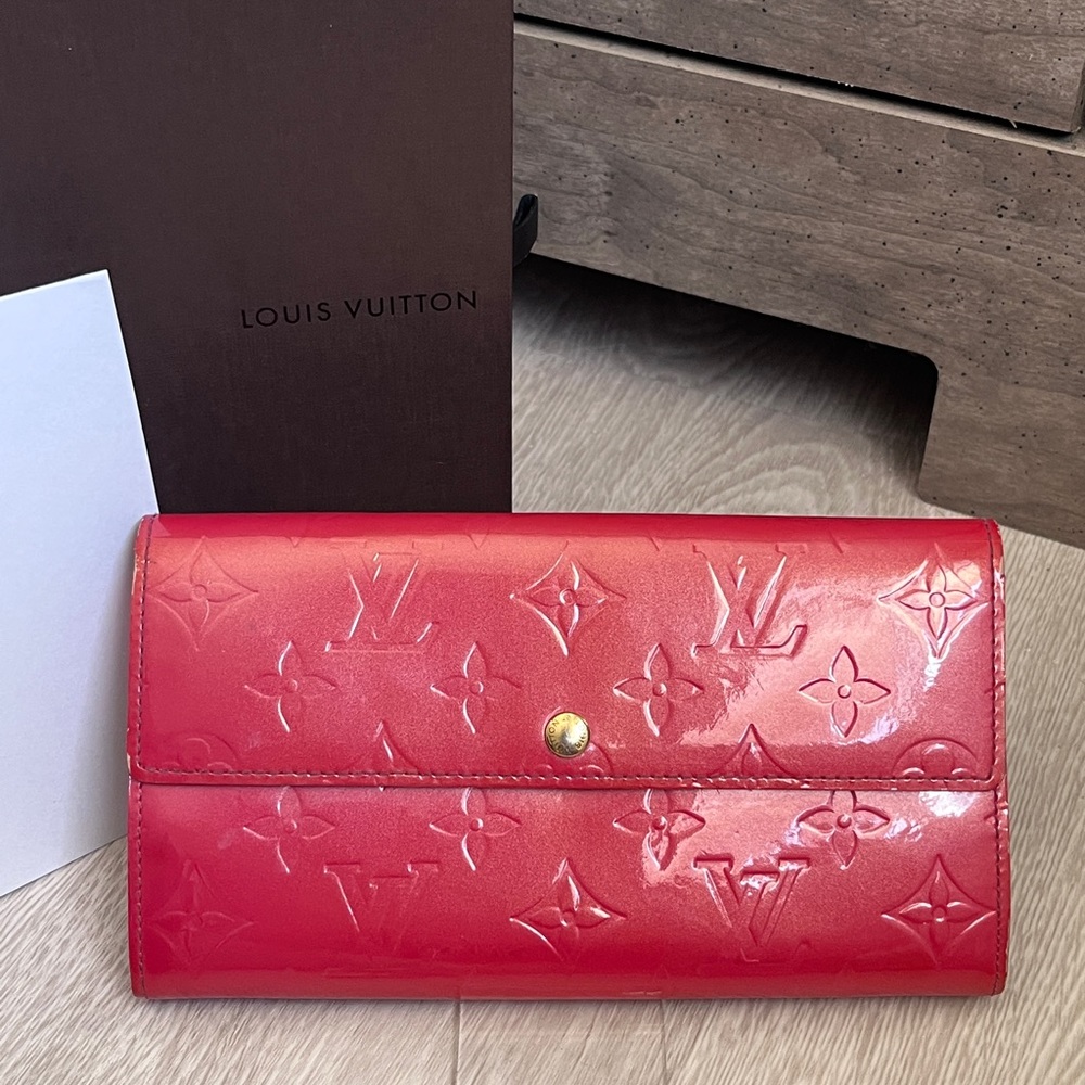 Louis Vuitton Momogram Pink Vernis Leather Sarah Wallet